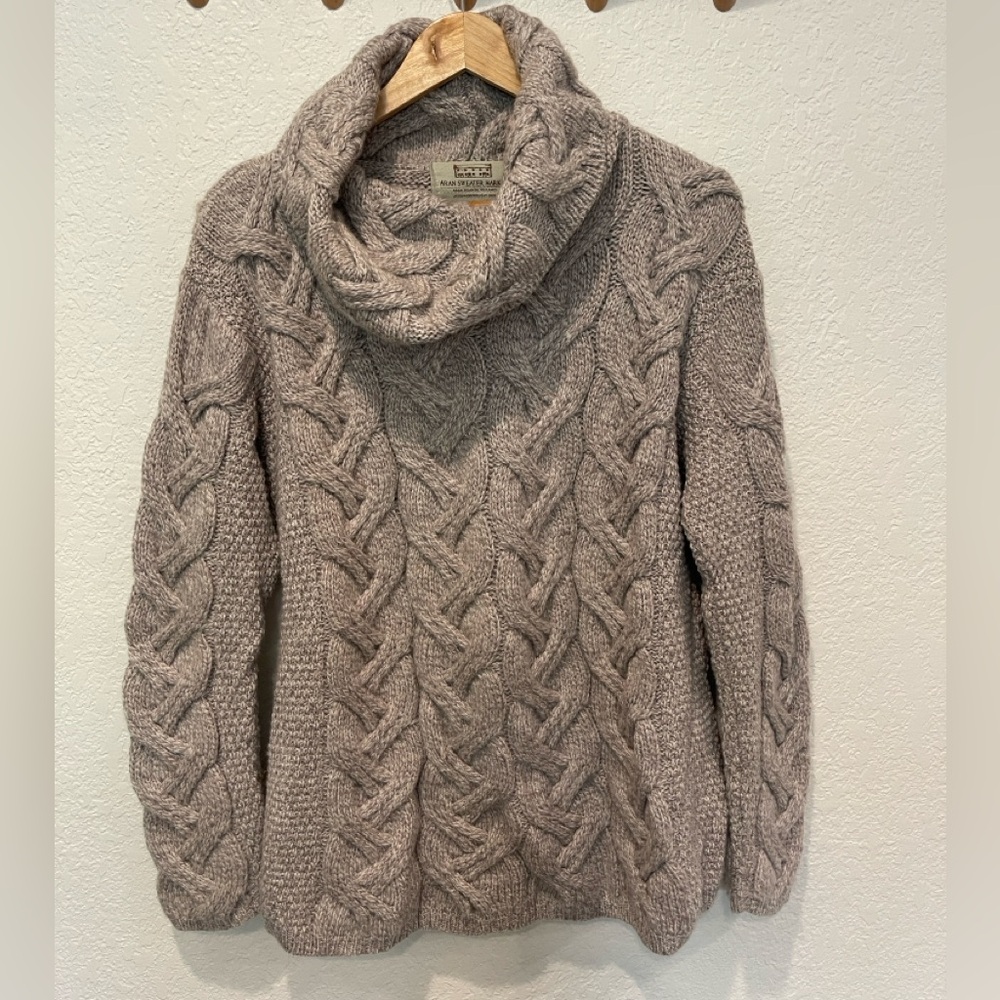 Aran Sweater Market Aran island, Ireand 100% Wool Knit Sweater